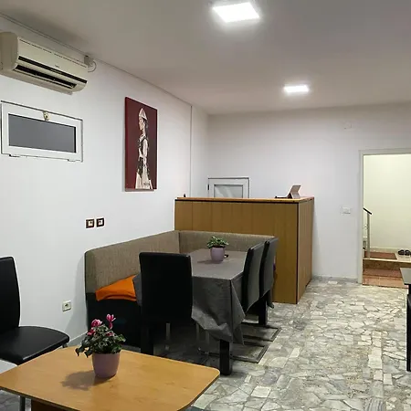 New Bazaar Vandrerhjem *